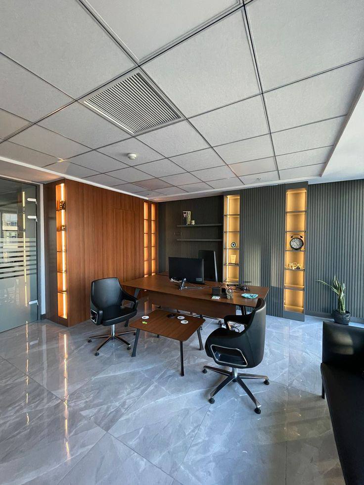 Escritório corporativo limpo e organizado