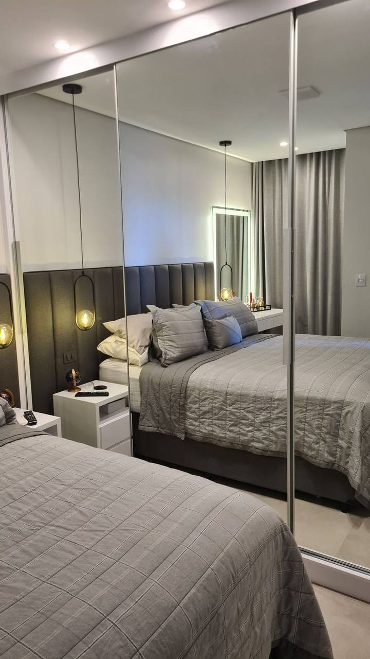 Quarto de casal limpo e organizado