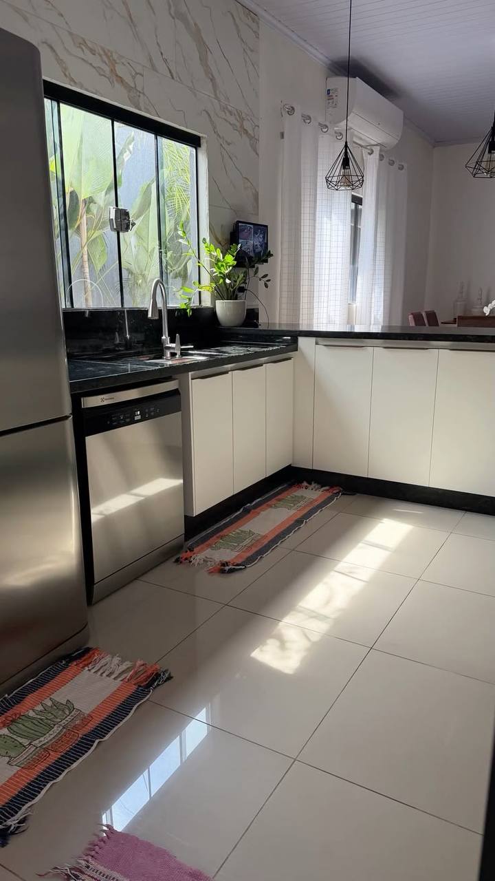 Cozinha limpa e organizada após nossa limpeza